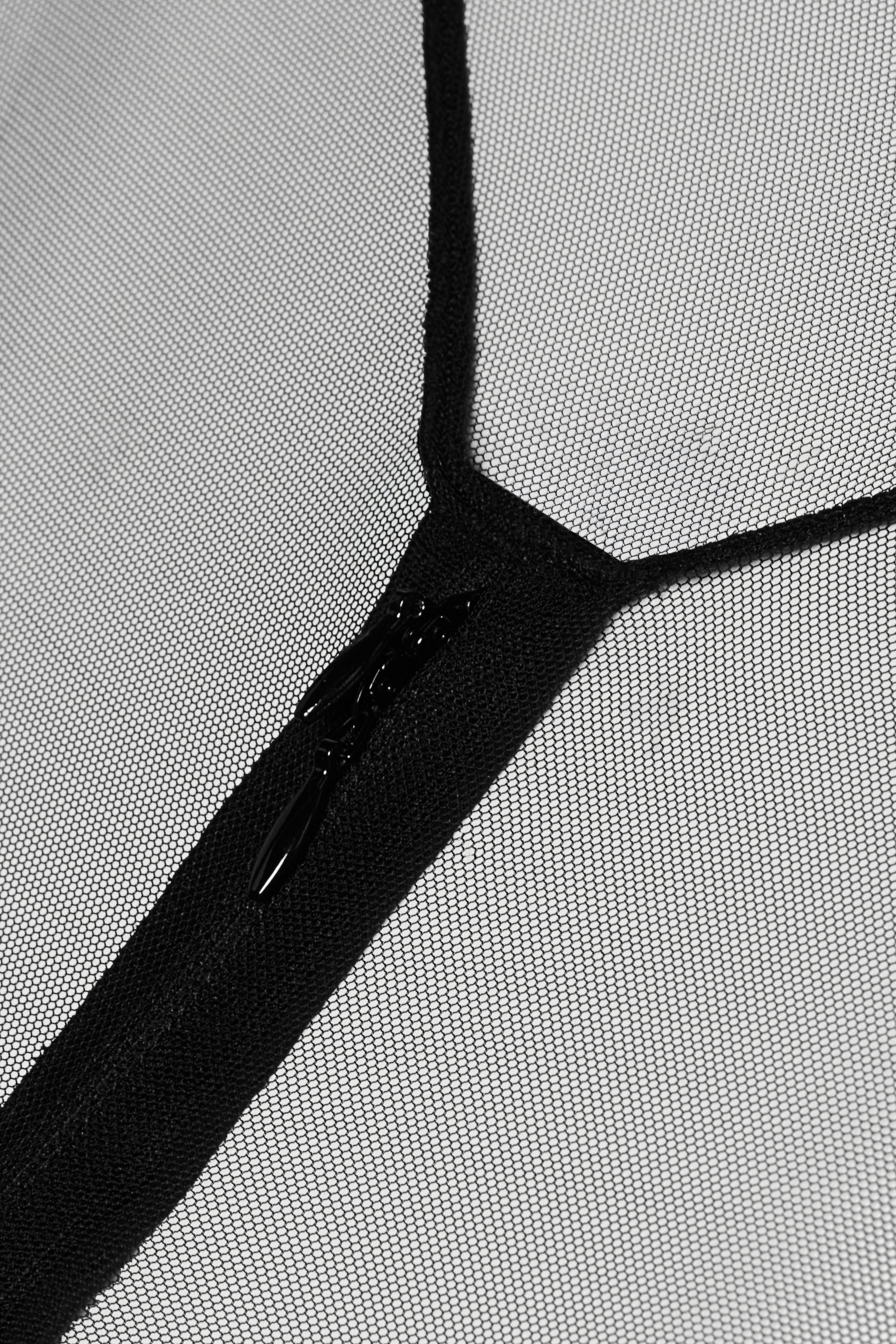 PURE TENTATION – CATSUIT ADERENTE NERA CON SPALLINE APRIBILE